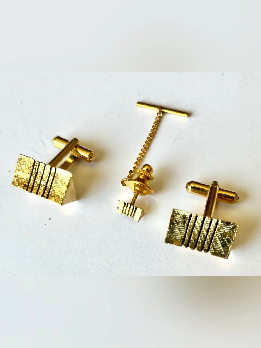 Vintage gold tone cufflinks and tie tack set!